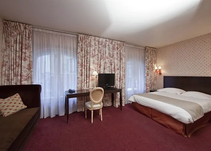 Hotel Aoriste & 4*