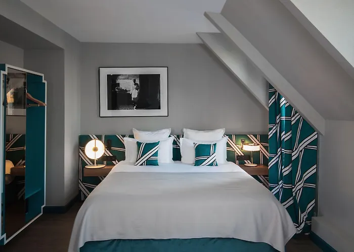 Aoriste & ホテル パリ